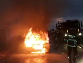 Minibüs Yanarak Kullanılamaz Hale Geldi