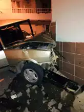 Fren Boşaldı, Araç Duvara Çarptı!