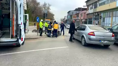 Denizli'de Kırmızı Işık Kazası: Motosikletçi Yaralandı