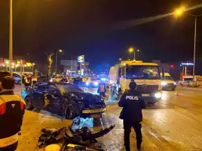 Denizli'de Lüks Otomobil Kazası: Sürücü Firarda