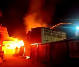 Denizli'de Mobilya Fabrikasında Yangın!
