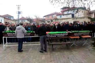 Düğüne Giderken Trafik Kazası: 3 Kişilik Aile Hayatını Kaybetti