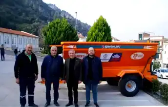 Honaz'a Gübre Dağıtım Römorku