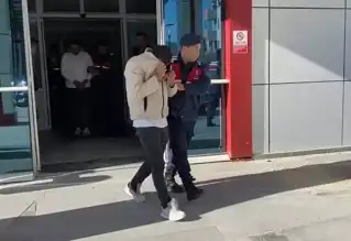 Maskeli Hırsızlar Çiftin Evini Basıp Kaçtı!