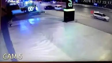 Denizli'de Kırmızı Işık İhlali: 4 Araç Kazada Birbirine Girdi!