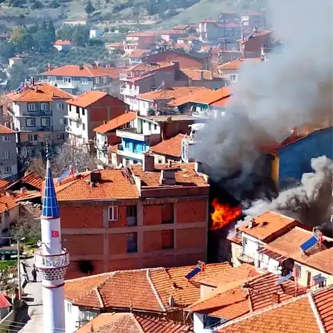 Denizli'de Yaşlı Kadının Evi Yandı