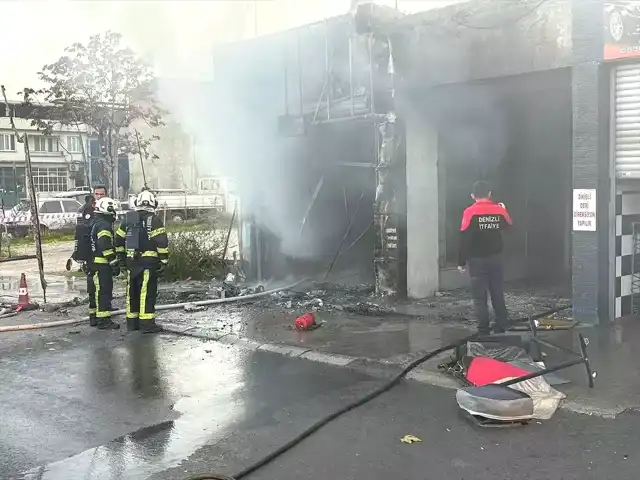 Denizli'de Oto Aksesuar Dükkanı Yandı!