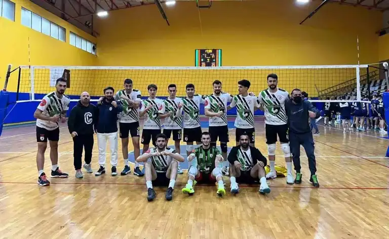 Deplasmanda Büyük Zafer: Voleybol Takımı Rakibini Yendi
