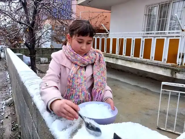 Kale'de Kar Yağışı: Yüksek Kesimler Beyaz Örtü Altında