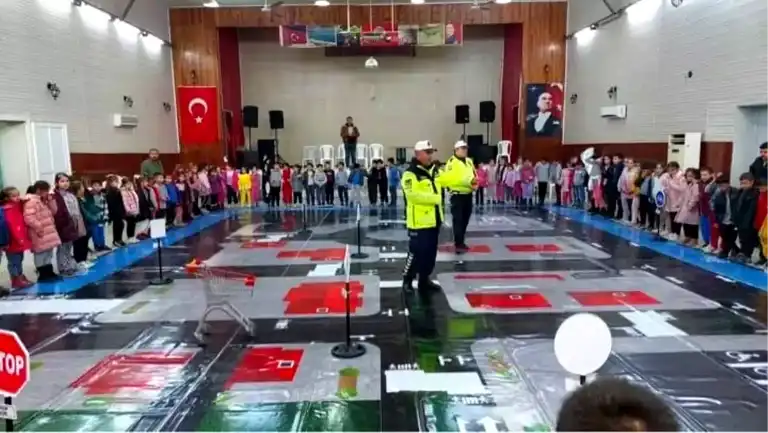 Denizli'de Miniklere Trafik Eğitimi