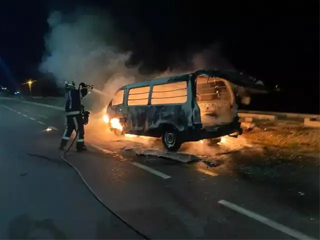 Seyir Halindeki Panelvan Alev Alev Yandı!